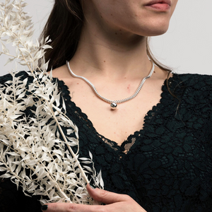 Serie Magdalena "Halskette Knopfjuwel"
